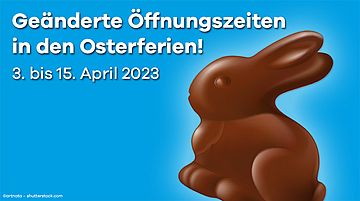 Auf einem blauen Hintergrund ist ein Schololaden-Osterhase als Symbolbild für die Osterferien zu sehen. Ein Text ist zu lesen: "Geänderte Öffnungszeiten in den Osterferien" im Stadtbad Schwerte